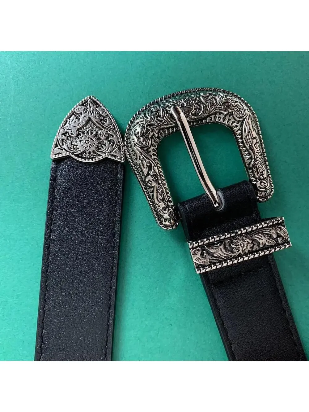 American Western vintage style black belt. 41 inches length. 1 inch width
